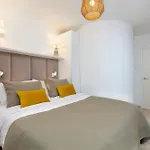 Βίλα First Row Εστεπόνα