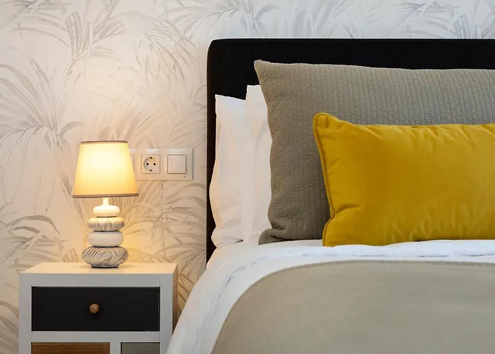 First Row * 에스테포나