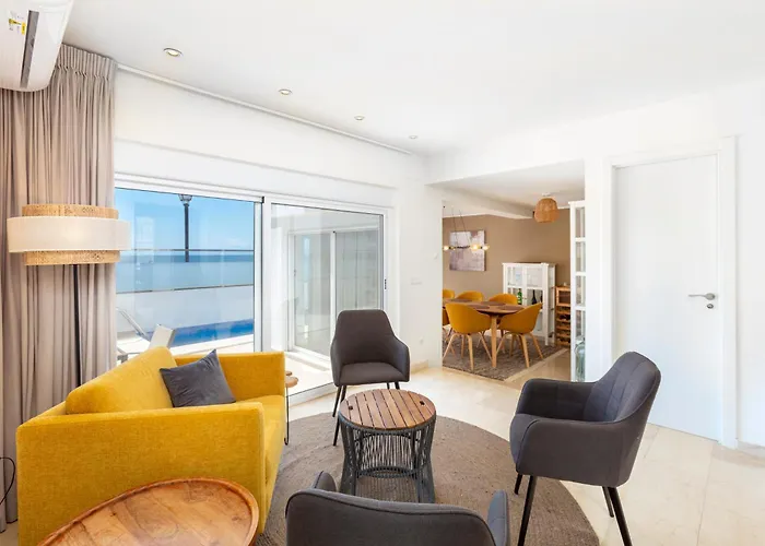 First Row * 에스테포나