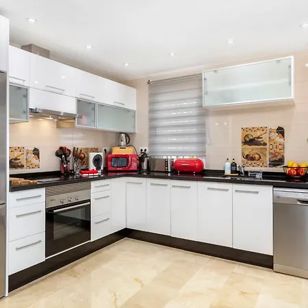 Villa First Row Estepona