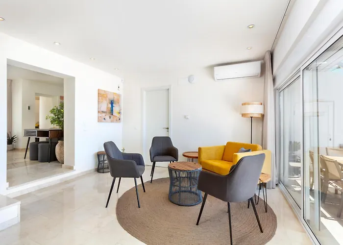 Villa First Row Estepona